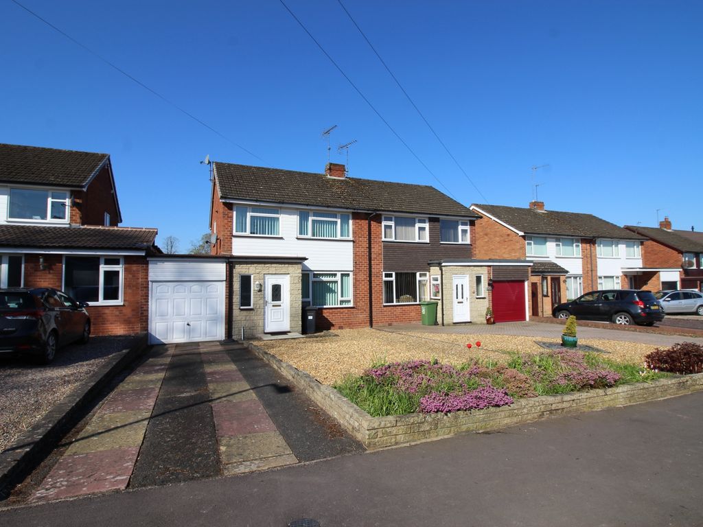 3 bed terraced house to rent in Crestwood Avenue, Kidderminster DY11