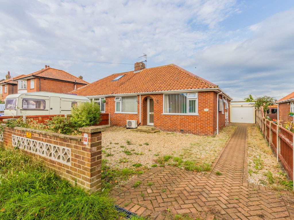 3 bed semidetached bungalow for sale in North Walsham Road, Sprowston