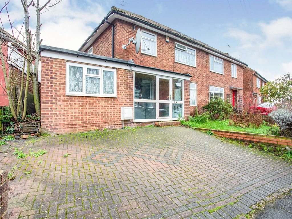 4 bed semidetached house for sale in Courtenay Gardens, Harrow HA3