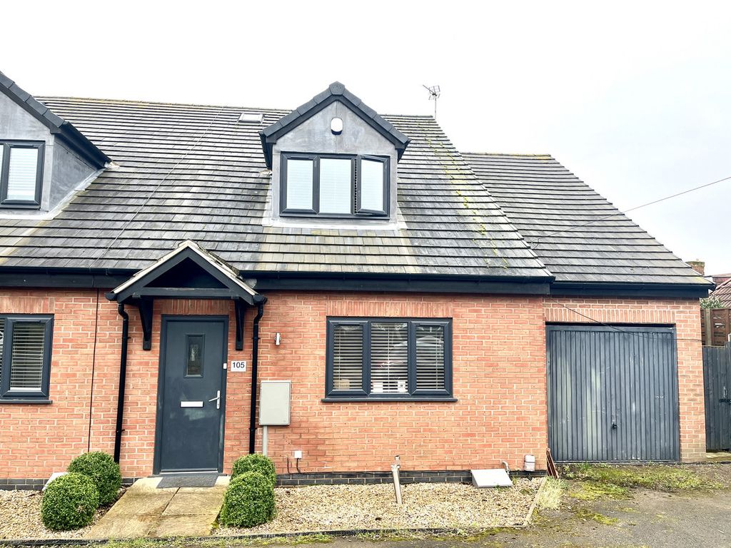 4 bed semidetached house for sale in Humberstone Lane, Leicester LE4