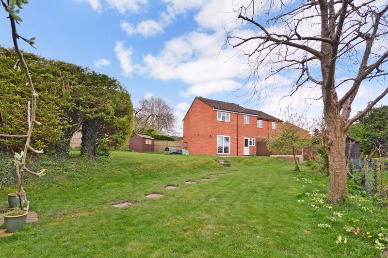 3 bed semidetached house for sale in Compton Road, Wendover, Aylesbury