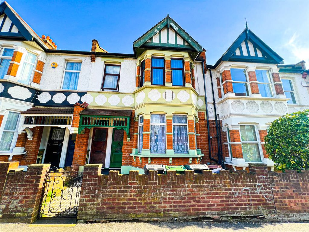 3 bed flat to rent in Warwick Terrace, Lea Bridge Road, London E17 Zoopla
