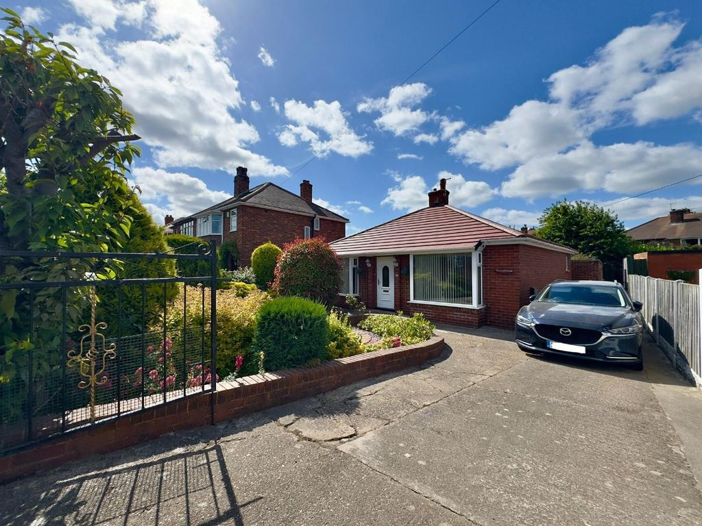 3 bed detached bungalow for sale in Wombwell Lane, Wombwell, Barnsley