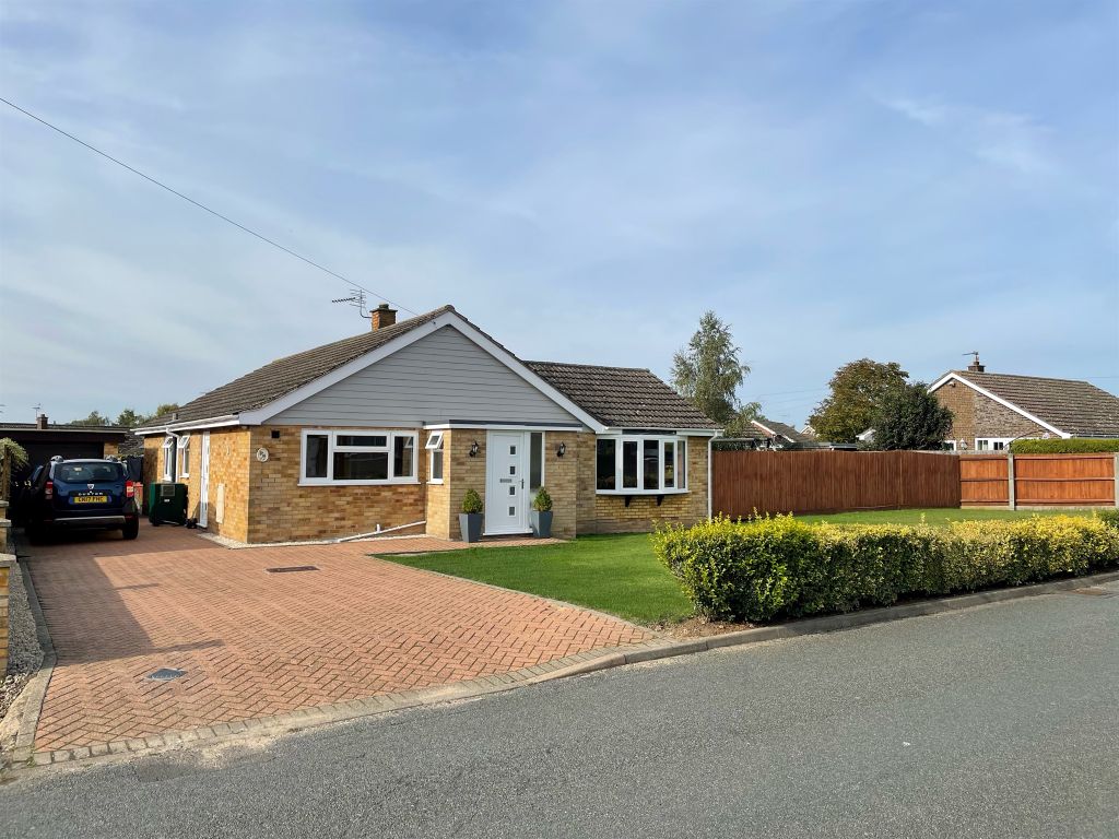 4 bed detached bungalow for sale in Highfields, Lakenheath, Brandon