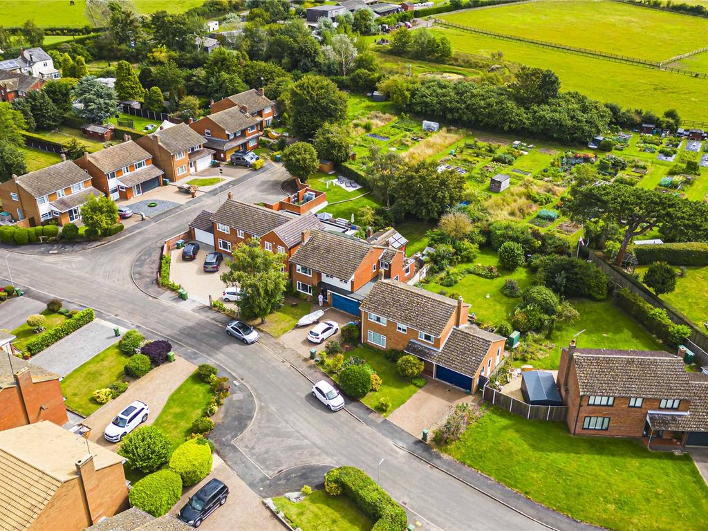 5 bed detached house for sale in Deans Meadow, Dagnall, Berkhamsted