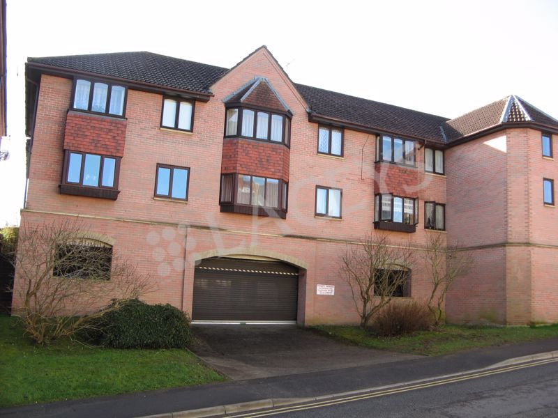 1 bed flat to rent in South Street, Yeovil BA20, £595 pcm Zoopla