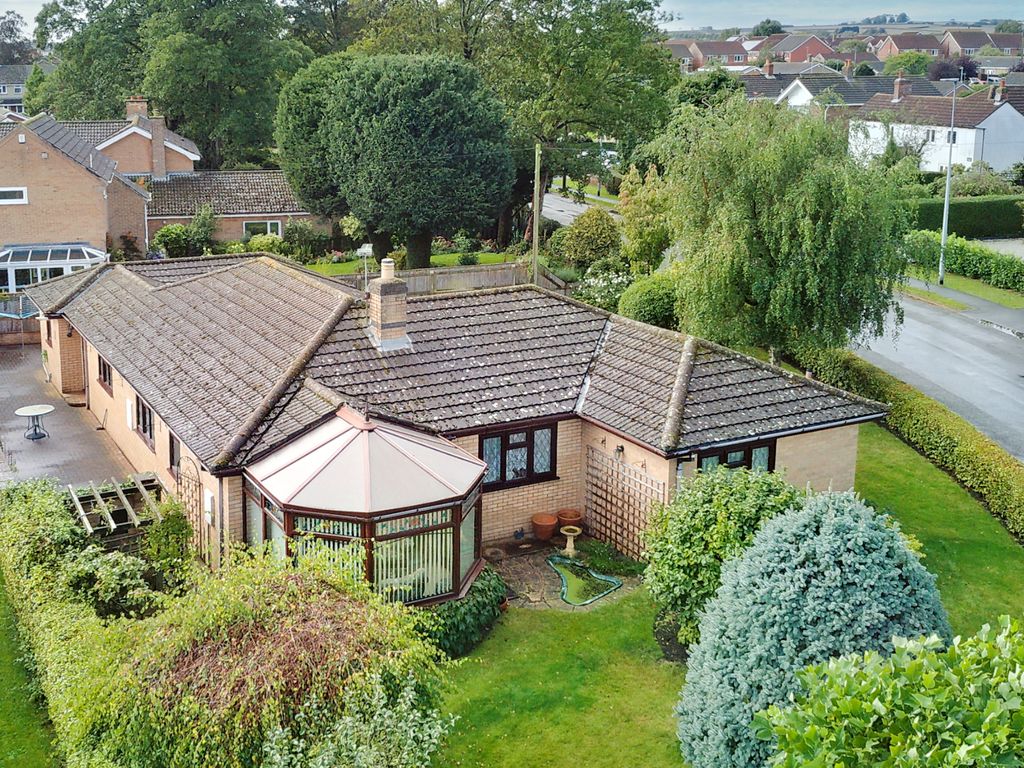 4 bed detached bungalow for sale in Keddington Road, Louth LN11, £
