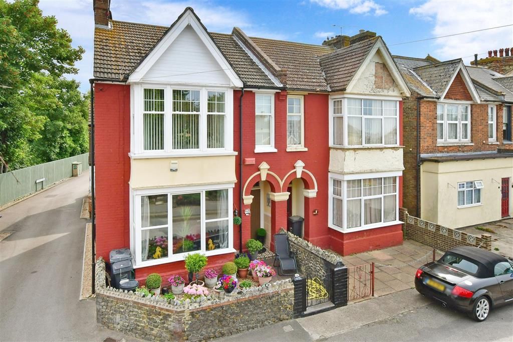 1 bed flat for sale in Station Approach, Birchington, Kent CT7, £