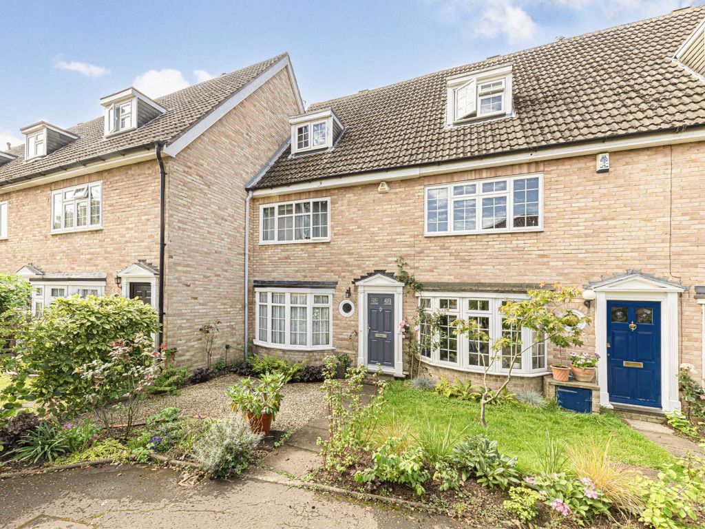 4 bed property for sale in Grenville Mews, Hampton Hill, Hampton TW12