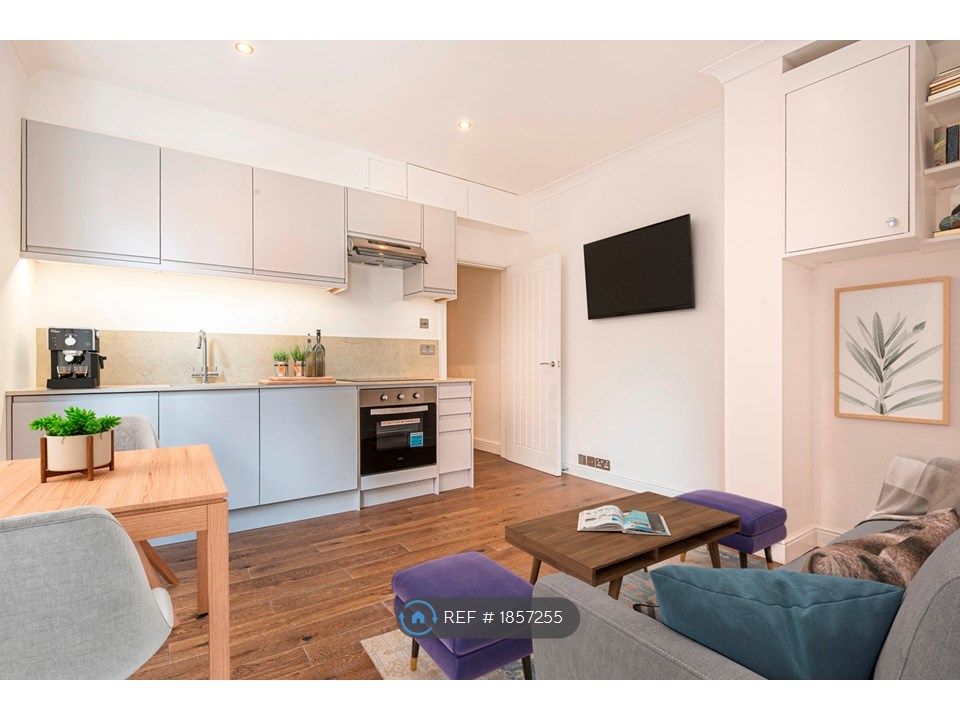 1 bed flat to rent in York Rd, Guildford GU1, £1,250 pcm Zoopla