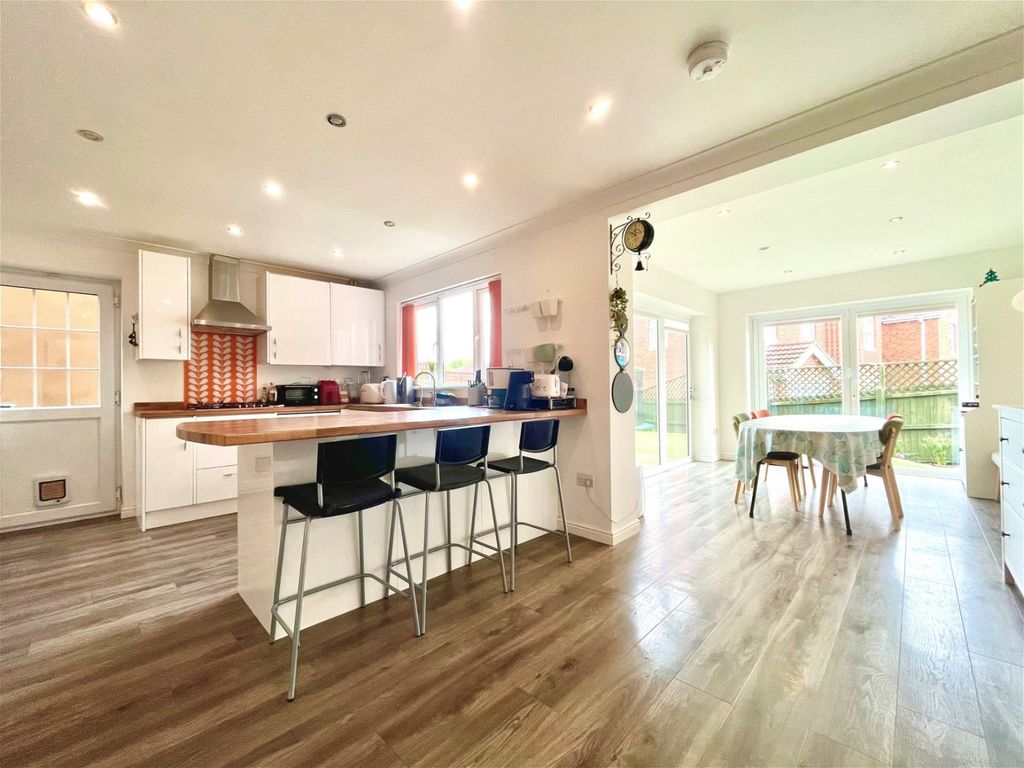 4 bed detached house for sale in Juniper Way, Bradley Stoke, Bristol