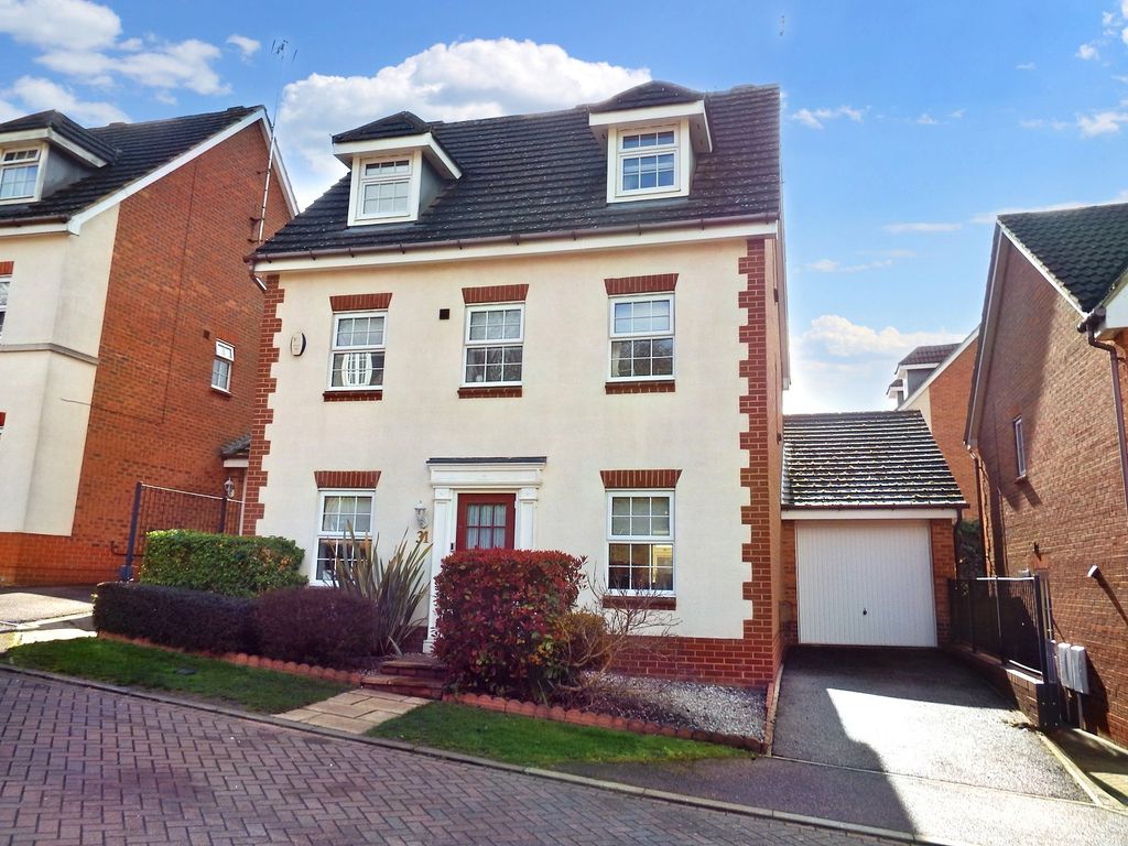 5 bed detached house for sale in Quantock Close, Stevenage