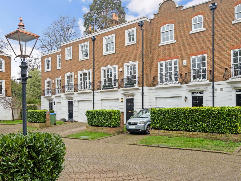 4 bed town house for sale in Vale Road, Weybridge KT13, £825,000 Zoopla