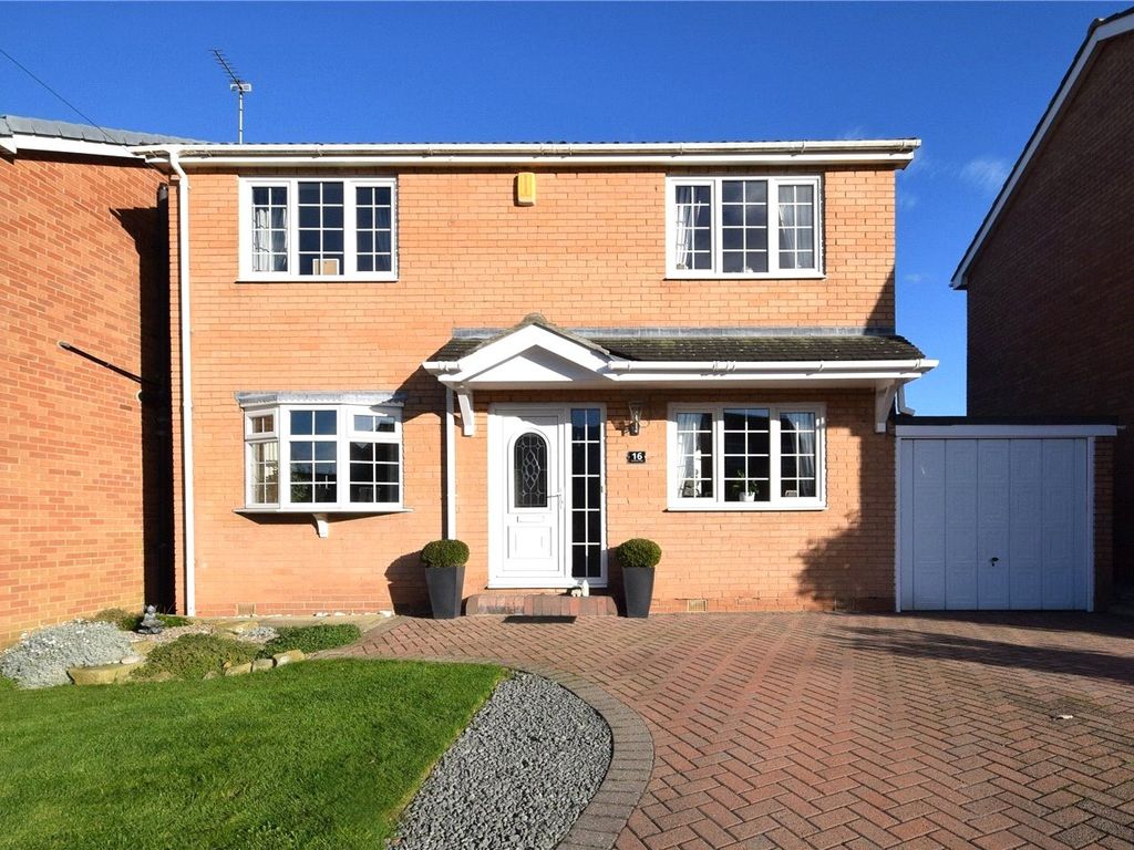 3 bed detached house for sale in Dovedale Close, Crofton, Wakefield