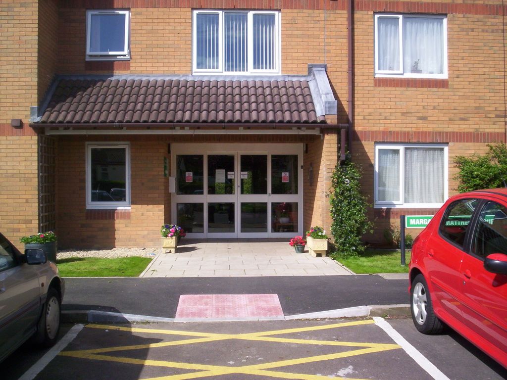 2 bed flat to rent in St. Albans Close, Swindon SN2 Zoopla