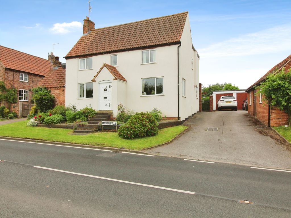 4 bed detached house for sale in Newark Road, Wellow, Newark NG22, £