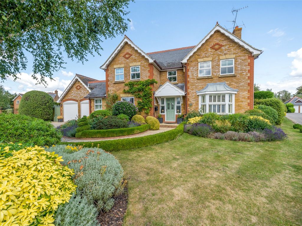 4 bed detached house for sale in Bluebell Meadow, Winnersh, Wokingham