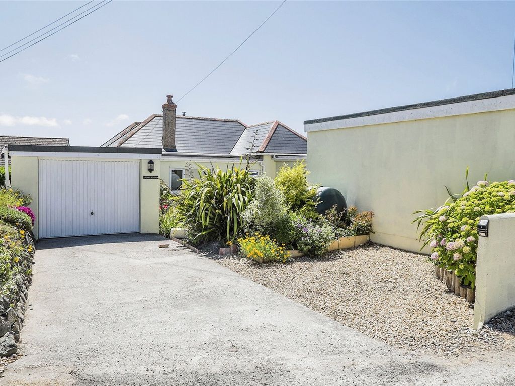 3 bed bungalow for sale in Glenmoor Lane, Mullion, Helston, Cornwall