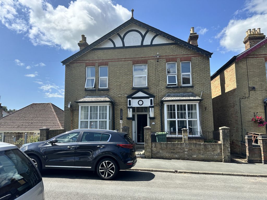 4 bed detached house for sale in Mayfield Road, East Cowes PO32, £