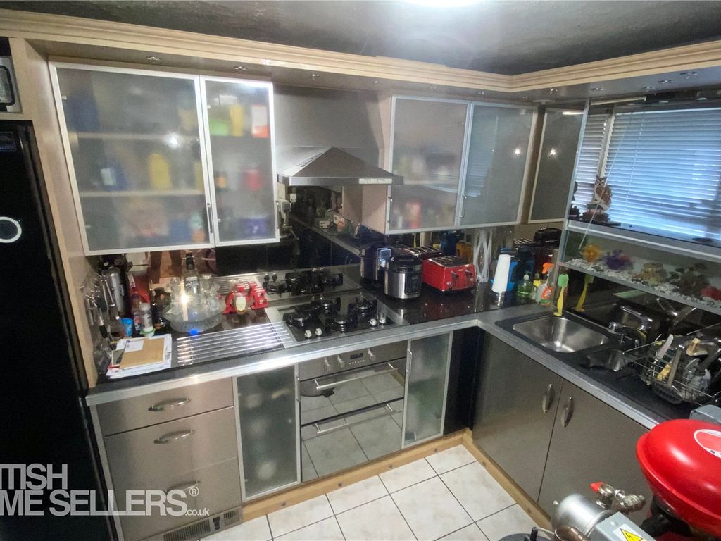 2 bed for sale in Byron Way, West Drayton UB7, £250,000 Zoopla