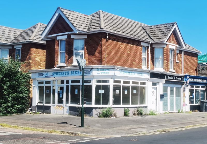 2 bed flat for sale in First Floor Flat. Shelbourne Road, Charminster