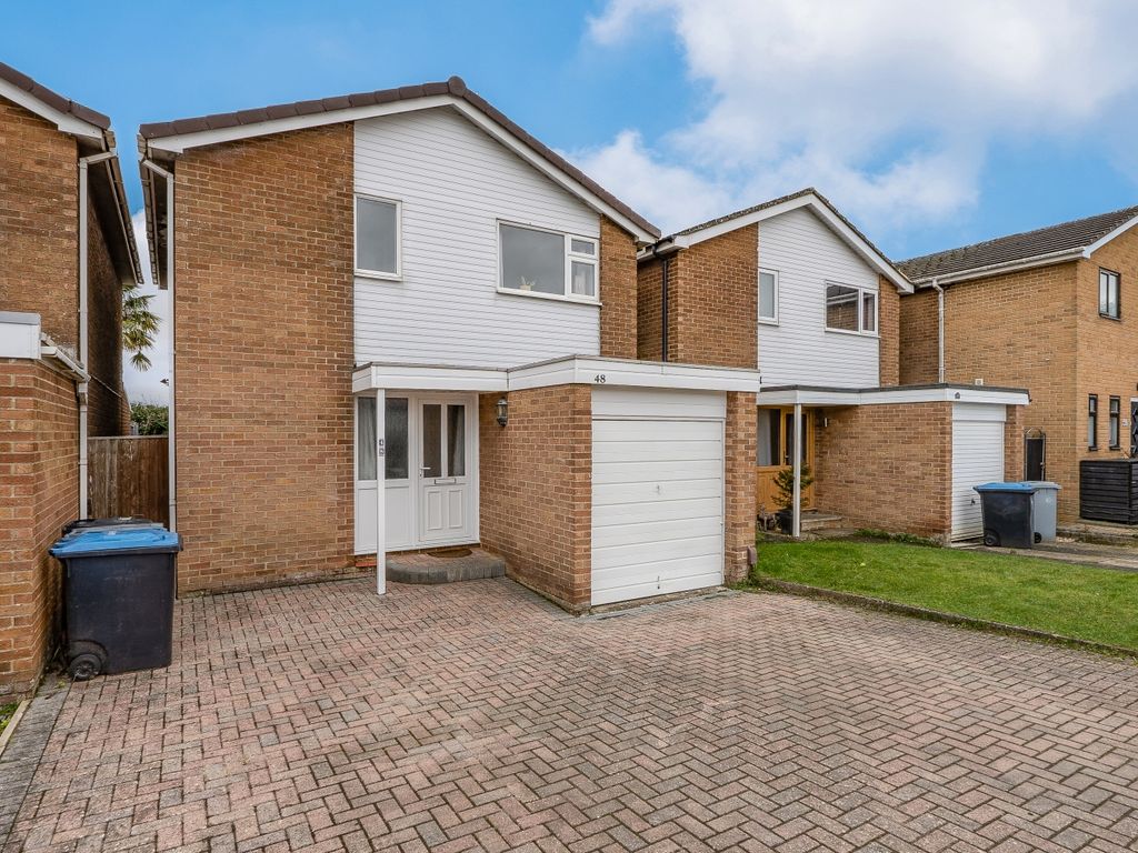 3 bed detached house for sale in Edgeworth Drive, Carterton