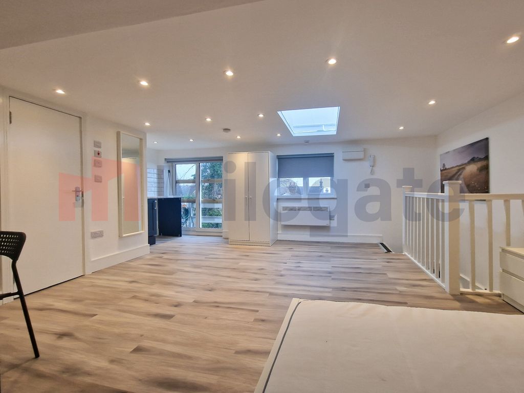 Room to rent in Southchurch Avenue, SouthendOnSea SS1, £725 pcm Zoopla