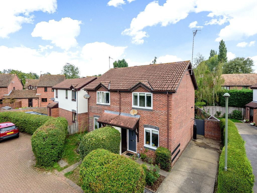 2 bed semidetached house for sale in Lammas Close, Godalming GU7 Zoopla