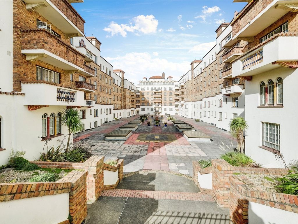 2 bed flat for sale in Sea Road, Bournemouth BH5, £160,000