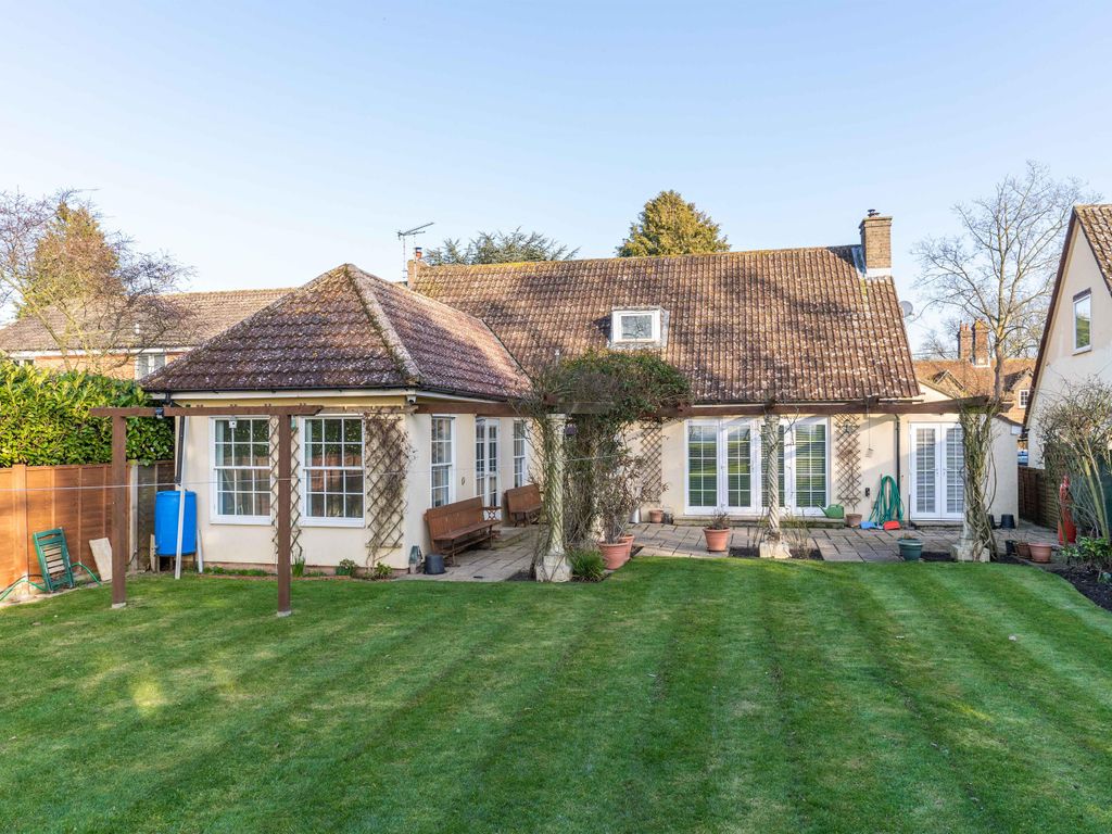 4 bed detached house to rent in Midstreams, Bedlars Green, Gt Hallingbury, Stortford