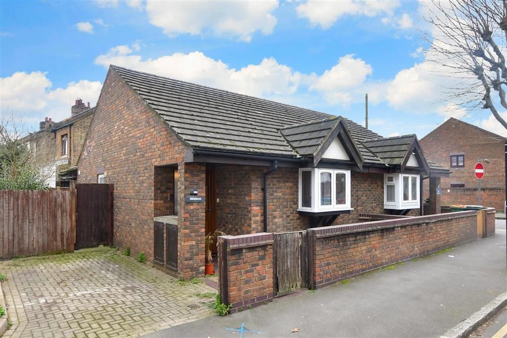 1 bed semidetached bungalow for sale in Crofton Road, London E13 Zoopla