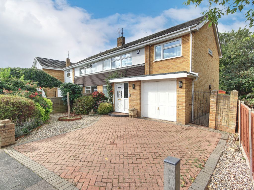 4 bed semidetached house for sale in Fairfields Crescent, St. Ives