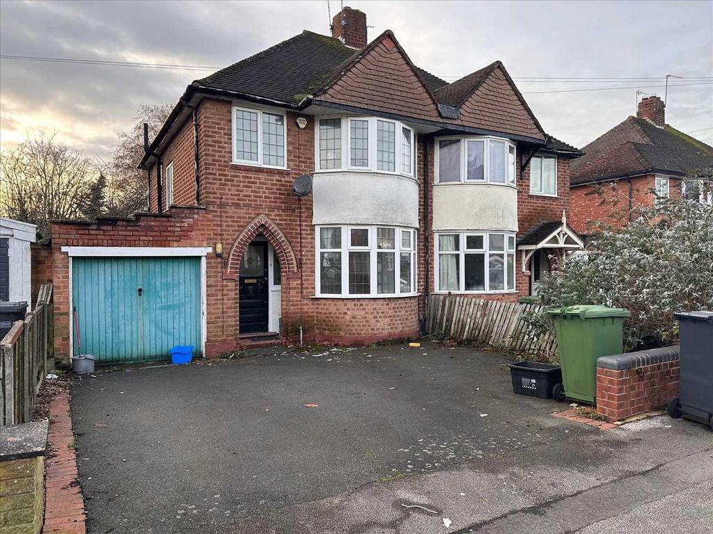 3 bed semidetached house to rent in Kimberley Road, Solihull B92, £