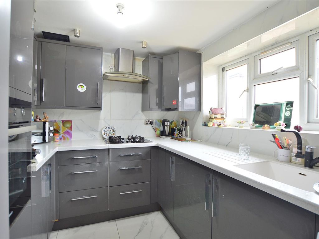 2 bed detached bungalow for sale in St. Johns Road, Slough SL2 Zoopla