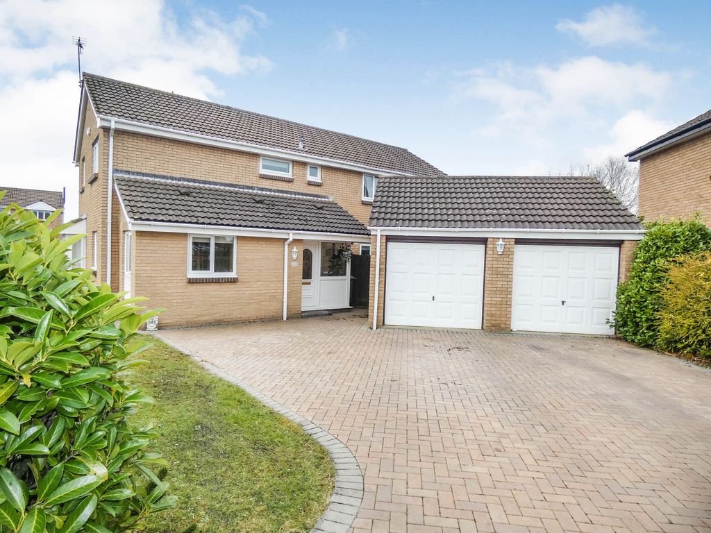 5 bed detached house for sale in Dunblane Drive, Blyth NE24, £365,000