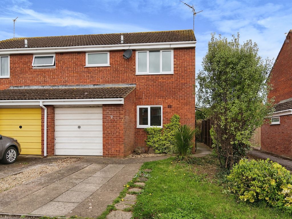 3 bed semidetached house for sale in Gill Crescent, Taunton TA1 Zoopla