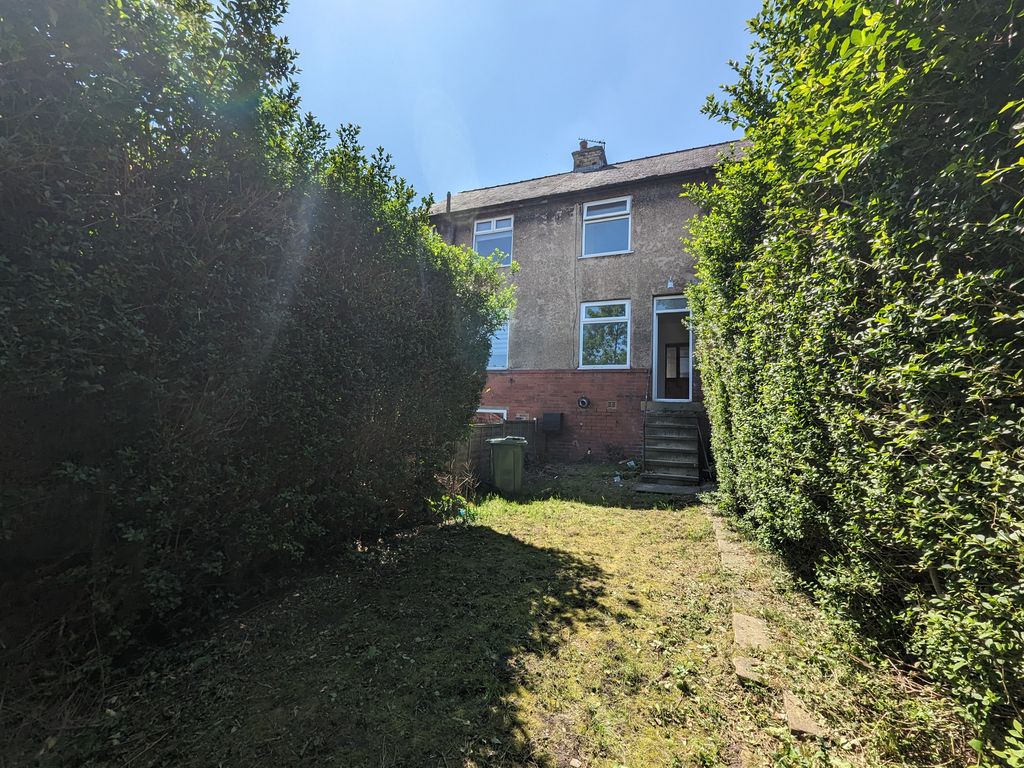 3 bed terraced house to rent in Frederick Street, Crosland Moor