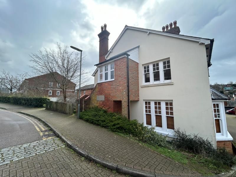 2 bed flat to rent in Bloomsbury Court, St Lukes Square, Guildford GU1, £1,775 pcm Zoopla