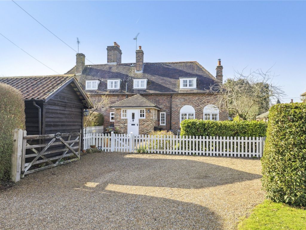 3 bed semidetached house for sale in School Lane, East Clandon