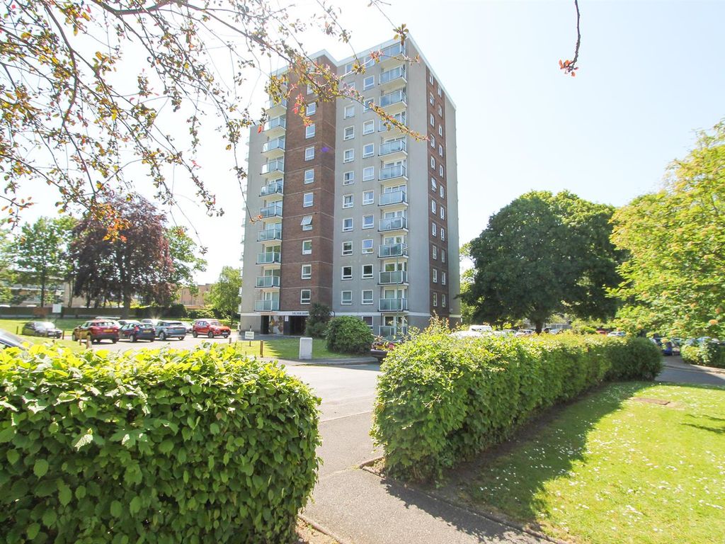 2 bed flat for sale in Toll Bar Court, Basinghall Gardens, Sutton SM2