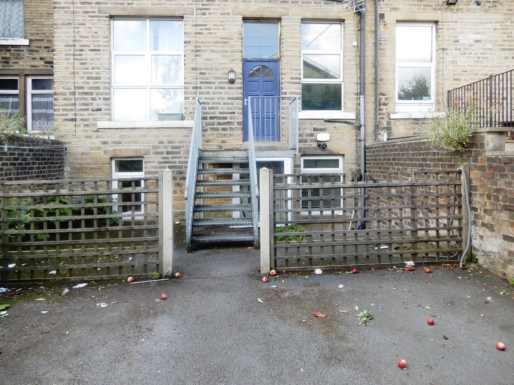 2 bed flat to rent in Halifax Old Road, Birkby, Huddersfield HD2 Zoopla