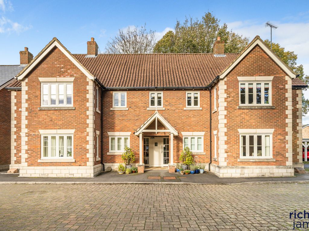 2 bed flat for sale in Squires Court, Highworth, Swindon, Wiltshire SN6