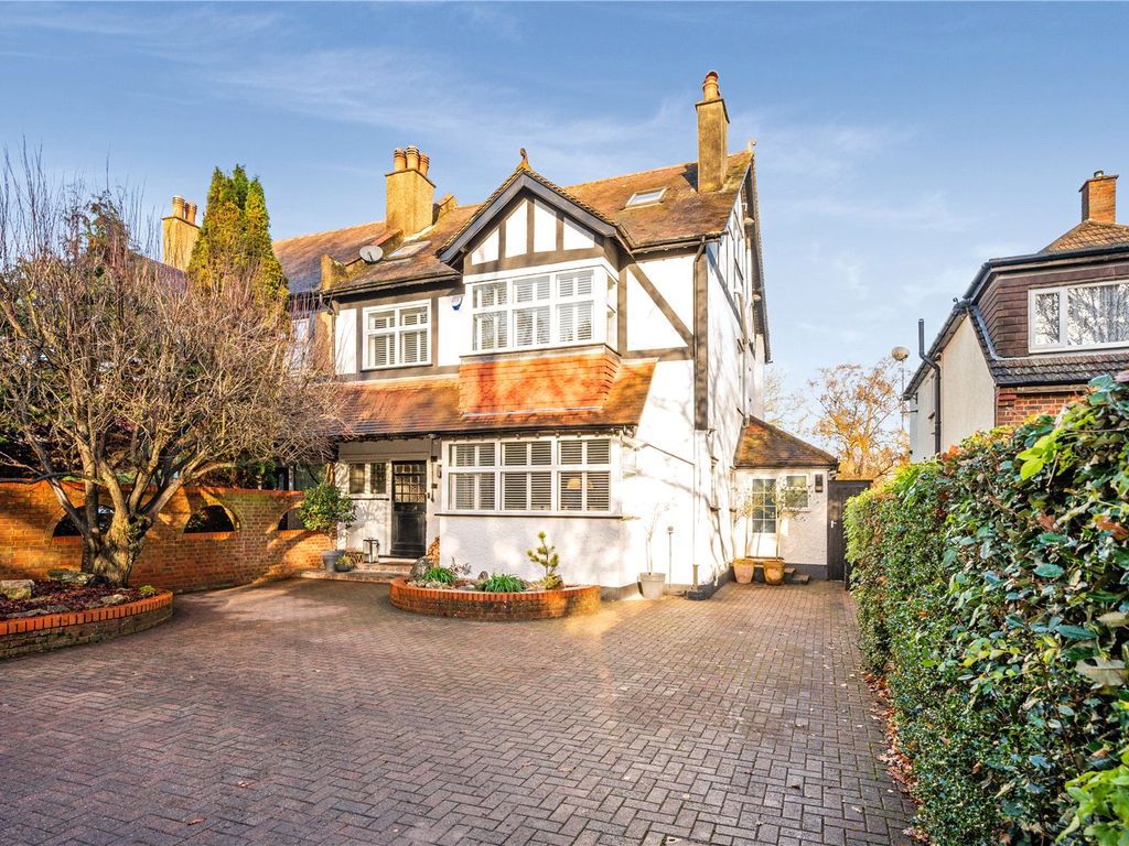 5 bed semidetached house for sale in Dower Avenue, South Wallington