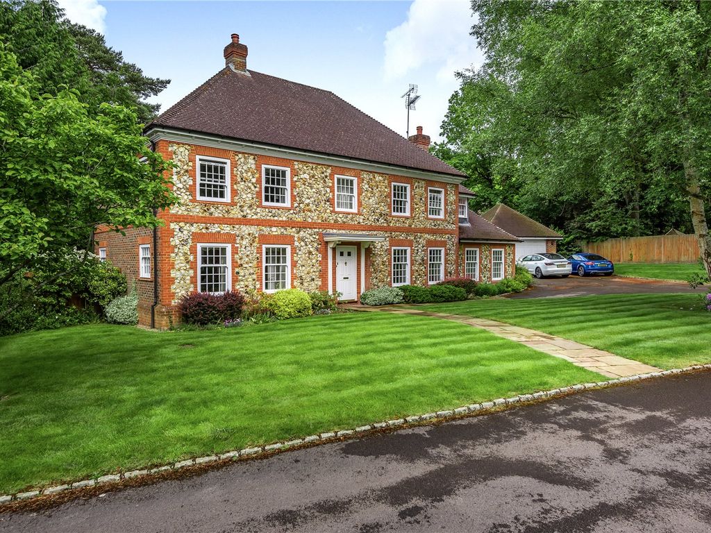 5 bed detached house for sale in Talisman Close, Crowthorne, Berkshire