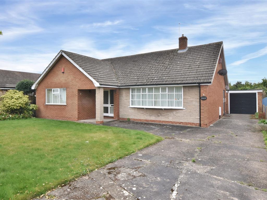 3 bed detached bungalow for sale in North End, Farndon, Newark NG24