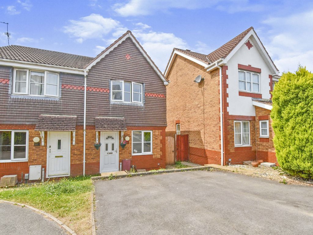 2 bed semidetached house to rent in Hollington Drive, Pontprennau