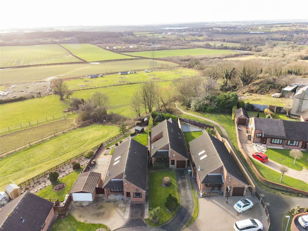 2 bed detached bungalow for sale in Woodlands View, Kippax, Leeds LS25