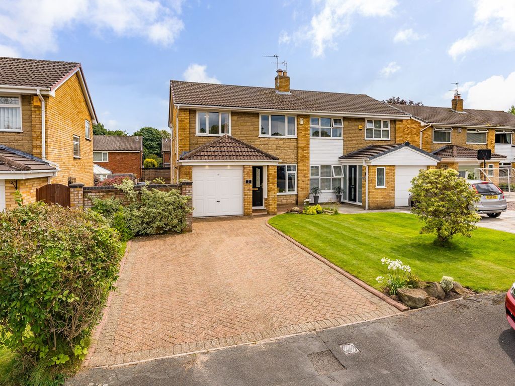 3 bed semidetached house for sale in Hollingwood Close, AshtonIn