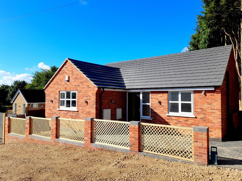 2 bed detached bungalow for sale in Carnarvon Road, Huthwaite, SuttonInAshfield NG17 Zoopla