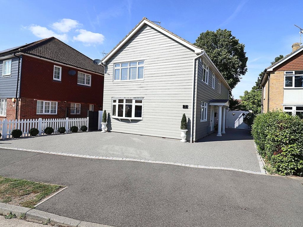 5 bed detached house for sale in Long Brandocks, Writtle CM1, £865,000 Zoopla